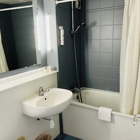 Hotel Le 2 By Akena - Bernard